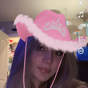 Meet your Posher, Leighton